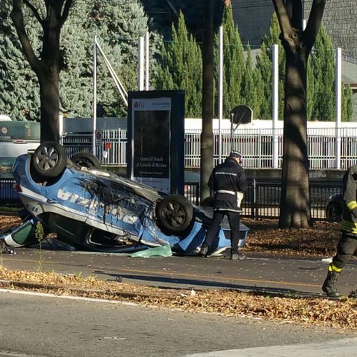 Incidente in corso Potenza a Torino tra vettura con giocatori della Juve Primavera e auto della Polizia (VIDEO)