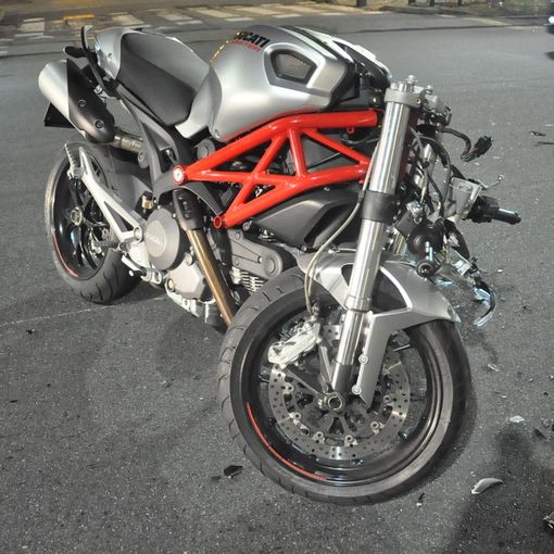 Grave incidente in corso Re Umberto a Torino tra auto e moto, un uomo trasportato in codice rosso al Cto