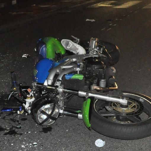 Violentissimo scontro tra moto e una Fiat Panda stanotte in corso Unione Sovietica: deceduto il centauro