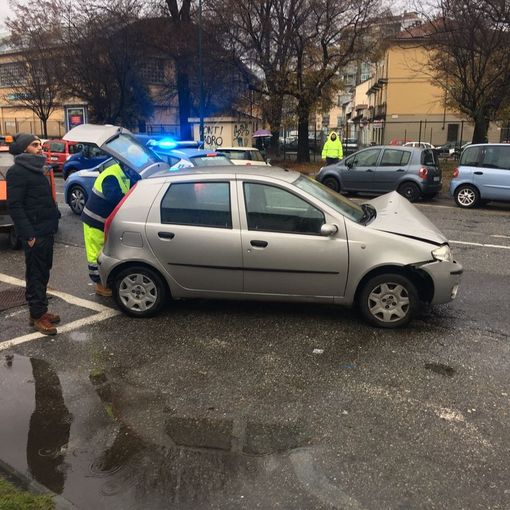 L'incrocio maledetto di Via Sospello colpisce ancora: nuovo incidente questa mattina (FOTO)