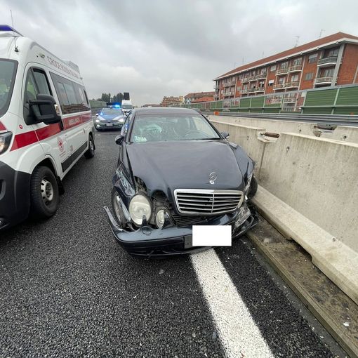 Incidente sulla sopraelevata di Moncalieri: due coinvolti trasportati al Santa Croce