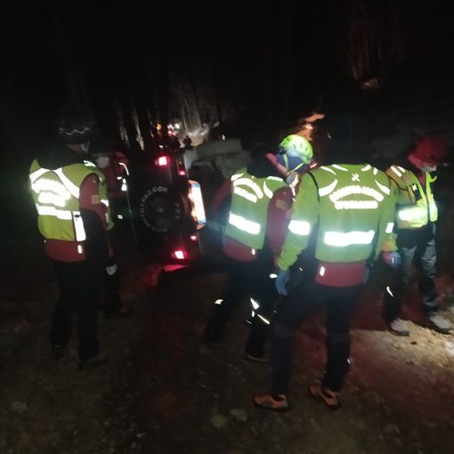 Uomini del soccorso alpino in azione