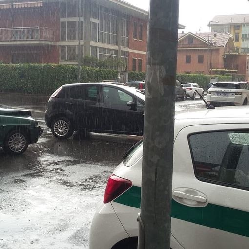 Nichelino, incidente tra Lancia Y e Fiat Punto: guidatori illesi malgrado la violenza dello scontro