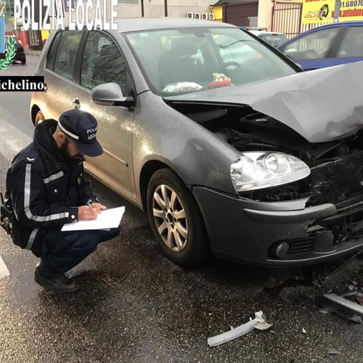 Tamponamento su via XXV Aprile a Nichelino: due feriti e traffico in tilt