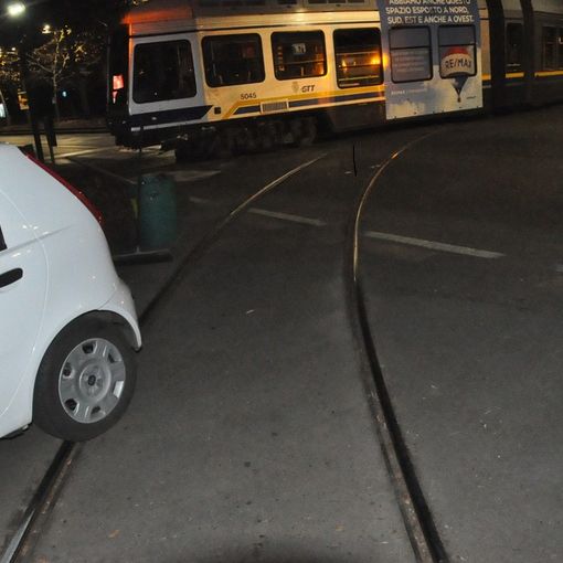 Doppio incidente nella notte a Torino, per fortuna solo ferite lievi per le persone coinvolte