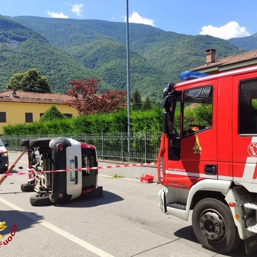 Due Fiat Panda si scontrano a Sant'Antonino di Susa, intervento di pompieri e ambulanze