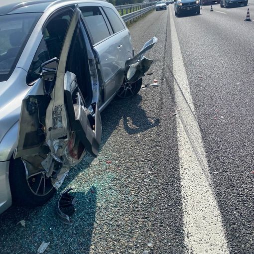 Incidente sulla Tangenziale Sud: due veicoli coinvolti, tre feriti