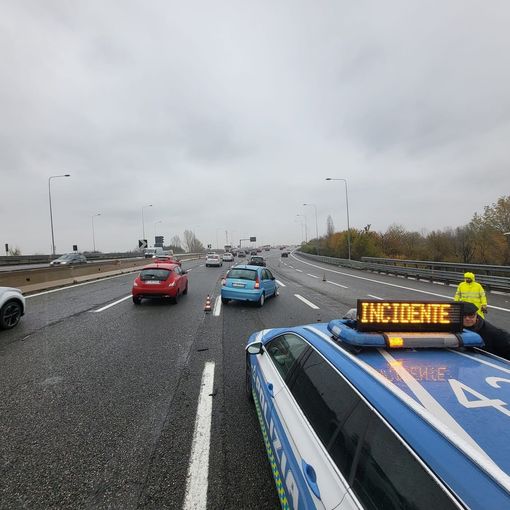 Giornata da incubo in tangenziale: due incidenti, cinque feriti e traffico in tilt