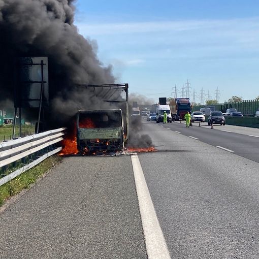 camion in fiamme