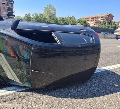 auto ribaltata