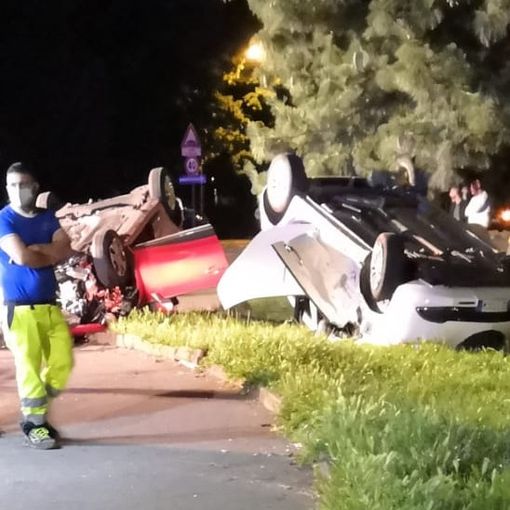 Spettacolare incidente ieri sera in via Artom: due auto coinvolte ma nessun ferito grave
