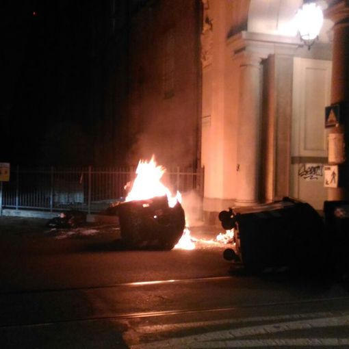 Corteo anti G7 a Torino: la situazione degenera in via Po, pioggia di bombe carta. Solo alle 23 torna la calma (FOTO E VIDEO)