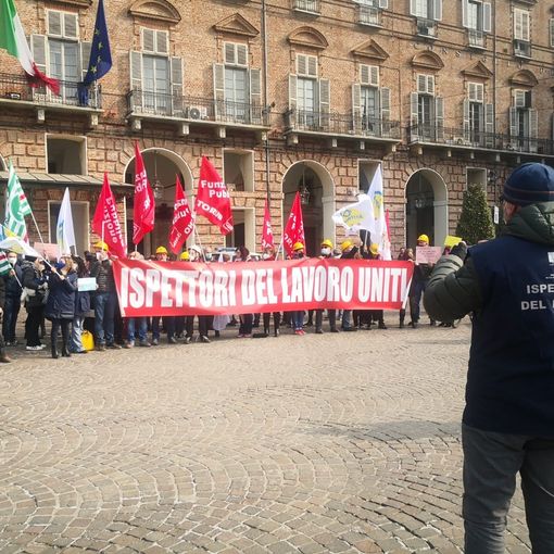 Boom di cantieri per i bonus, ma &quot;lo Stato non investe per i controlli&quot;: presidio in piazza Castello [VIDEO]
