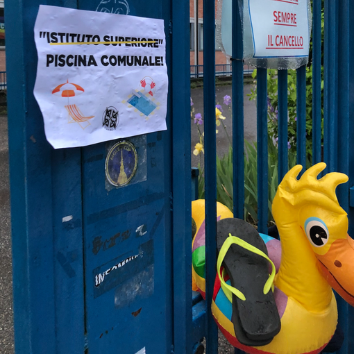 Istituto superiore? No, piscina comunale: blitz di Azione Studentesca dopo l'esplosione di un tubo d'acqua al Majorana