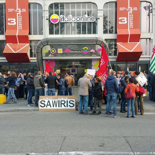 Massiccia adesione stamattina allo sciopero e al presidio dei lavoratori di Italiaonline