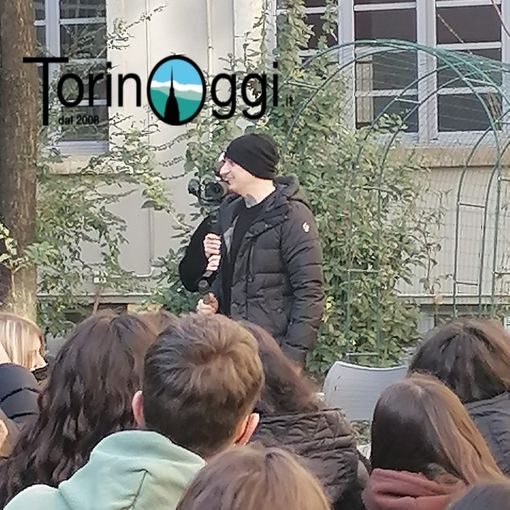 J-Ax parla agli studenti