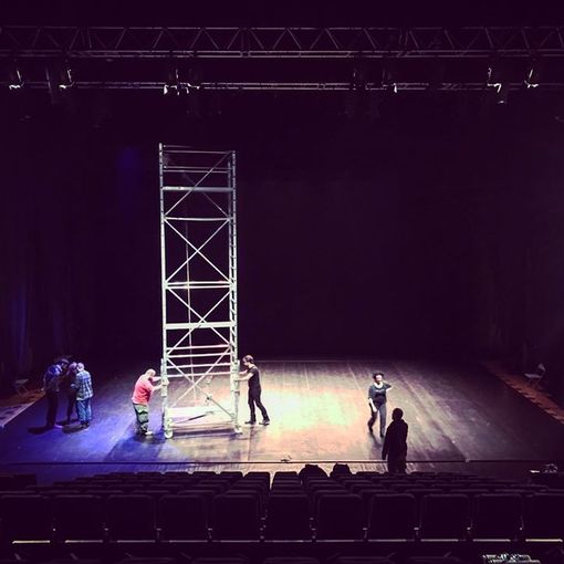 Stasera va in scena “JobAct”, il teatro che aiuta i giovani a cercare lavoro