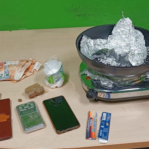 25enne arrestato perché trovato in possesso di 150 dosi tra ketamina, hashish e marijuana