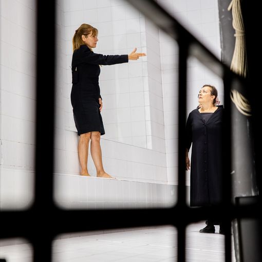 &quot;Una terrible repetición&quot;: il Teatro Stabile realizza il docufilm di &quot;La casa di Bernarda Alba&quot;