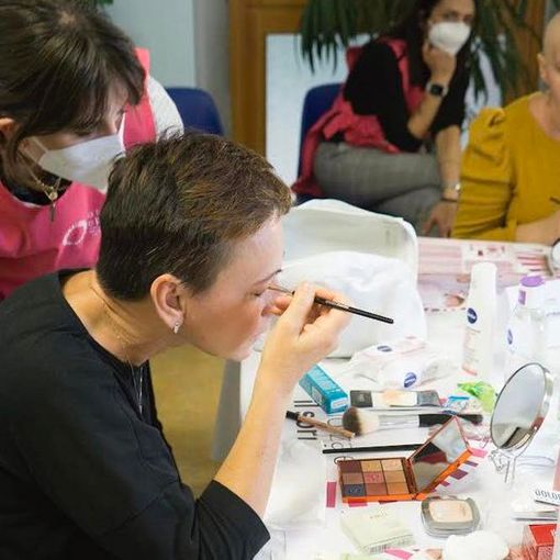 laboratori bellezza donne malate cancro