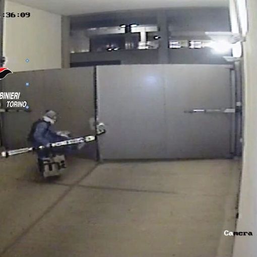 Torino, ladro seriale di cantine deruba anche il fratello, che lo smaschera