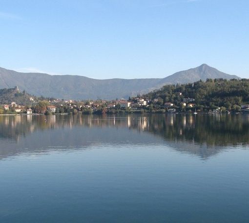 Quando la spiaggia è sul lago: al via da oggi la stagione balneare in Piemonte