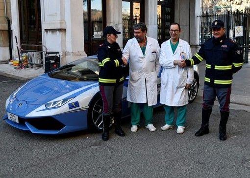 La Lamborghini con cui è stato portato l'organo da trapiantare
