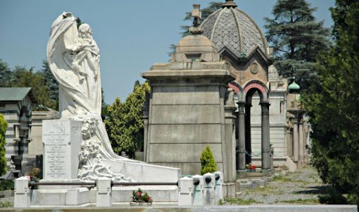Coronavirus, anche i cimiteri di Torino tornano alla normalità per funerali e cremazioni