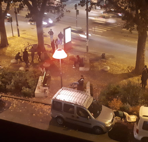 Spaccio e bivacchi, in corso Giulio Cesare non esiste il lockdown? “Qui è tutto lecito, in piena zona rossa”