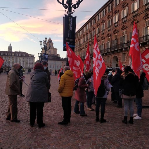Scuola, la protesta di insegnanti e collaboratori precari: “Assunti per l'emergenza Covid, ma non siamo pagati” [VIDEO]