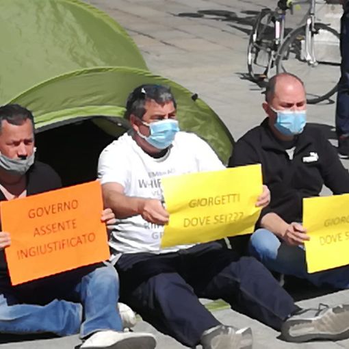 Embraco, da oggi il presidio permanente sotto la Regione: &quot;La cassa non basta, non ne possiamo più&quot; [FOTO E VIDEO]