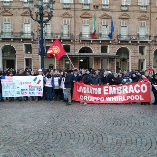 Embraco, sindacati: &quot;Il ministro non se ne andrà da Torino senza un accordo&quot; (FOTO E VIDEO)
