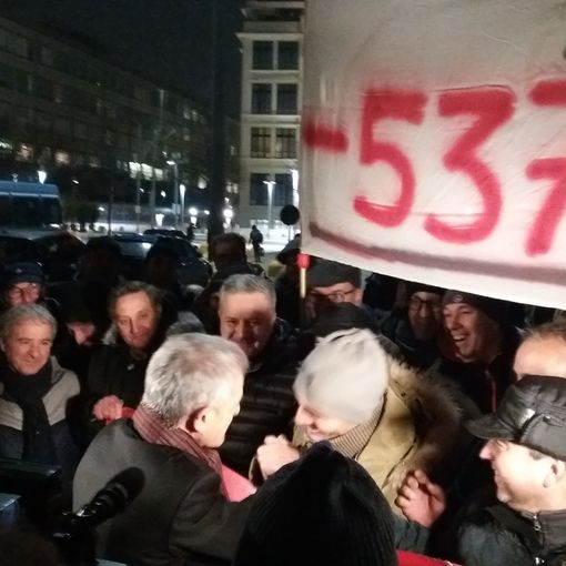 Al Lingotto di Torino Chiamparino stringe la mano ai lavoratori Embraco: &quot;Sono sempre con voi&quot; (FOTO E VIDEO)