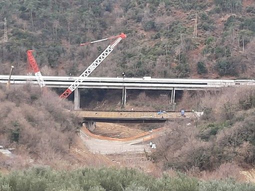 Crollo viadotto A6 Torino Savona: posato il ponte in acciaio [FOTO e VIDEO]