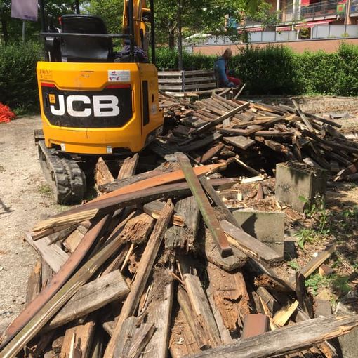 Paracchi, iniziati i lavori di manutenzione dei giardini di via Pianezza