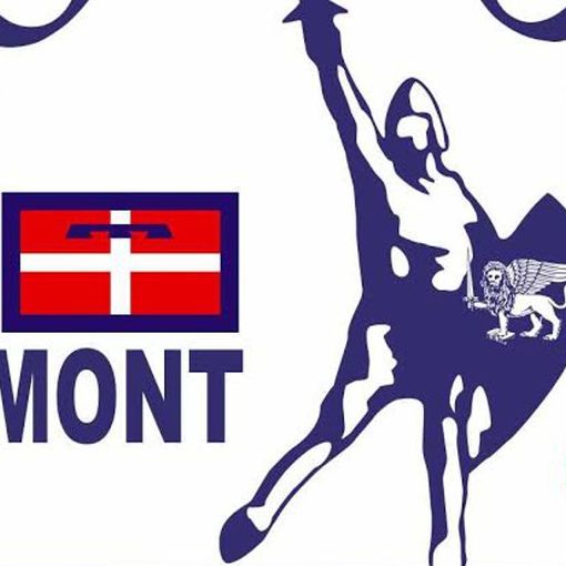 Antagonista condannato a 200 euro per aver bruciato bandiera della Lega, viene assolto in Cassazione