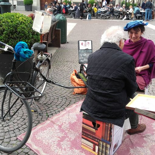 Chiara Trevisan: la lettrice vis à vis di piazza Carignano (FOTO)