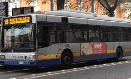 Torino, dal 4 marzo i tornelli sui bus della linea 19