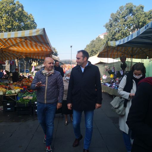 Lo Russo al mercato di corso Spezia: &quot;Riapriremo l'anagrafe&quot;