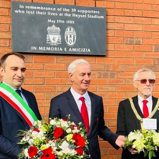il sindaco lo russo a liverpool