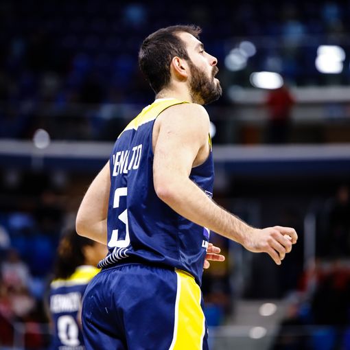 Giocatore di basket in allenamento