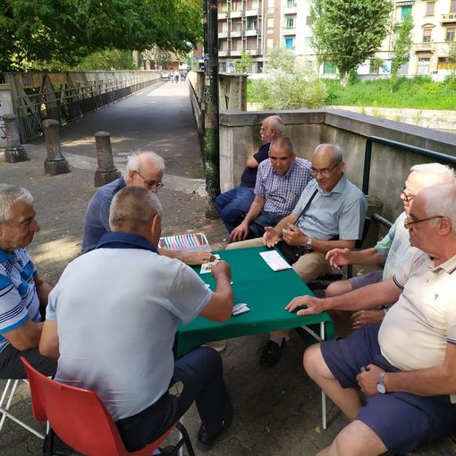 Aurora, una partita a carte contro il degrado lungo la Dora