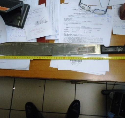 Cittadino pachistano aggredito in via Cecchi, ha rischiato di vedersi amputare braccio da un machete