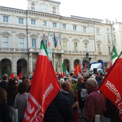 A Torino partigiani e nuove generazioni uniti in piazza contro i fascismi: &quot;Risvegliamoci&quot; (FOTO e VIDEO)