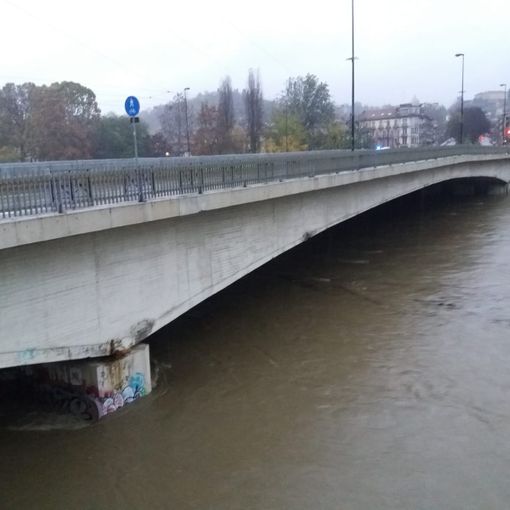 Maltempo in Piemonte: attesa per questa mattina la piena del Po a Torino [FOTO]