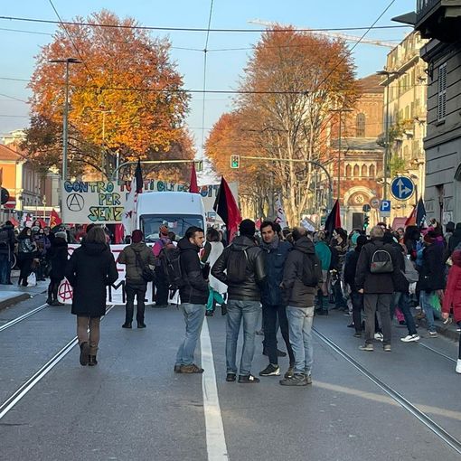 Circa 300 militanti si sono ritrovati in piazza della Repubblica