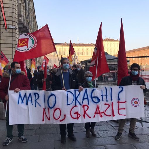 Manifestazione in piazza Castello a Torino contro il governo Draghi