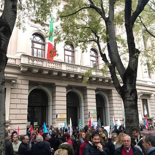 &quot;Lotta all'evasione? Servono mezzi e personale adeguati&quot;: manifestazione davanti all'Agenzia delle Entrate [FOTO]