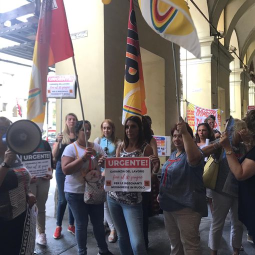 Caos scuola, esplode la protesta degli insegnanti precari: “Rischiamo di iniziare l’anno e non finirlo” [FOTO e VIDEO]