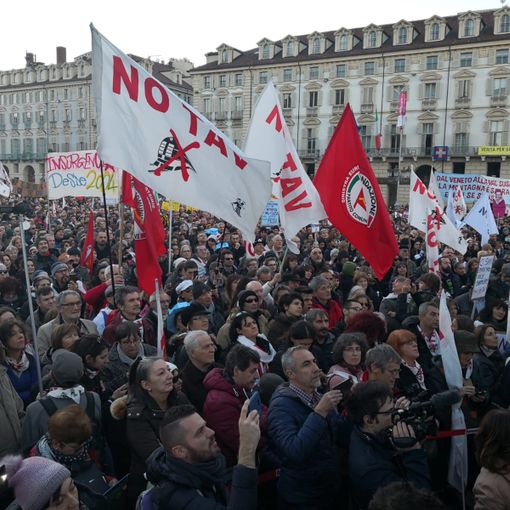 50mila in piazza Castello per dire no al Tav, Perino al governo: &quot;M5S fermi l'opera&quot;